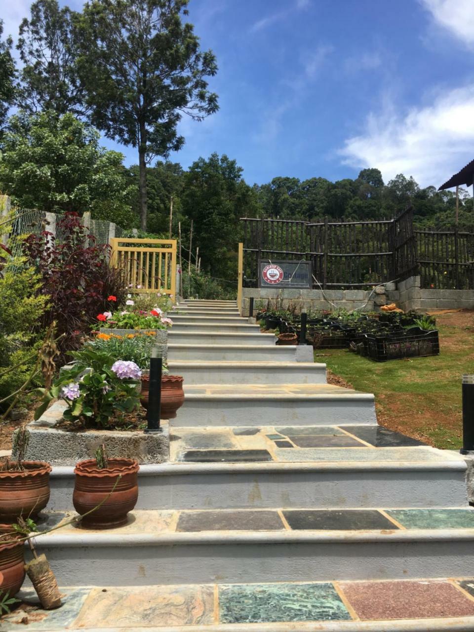 Silvertip Cafe & Homestay Котагири Екстериор снимка